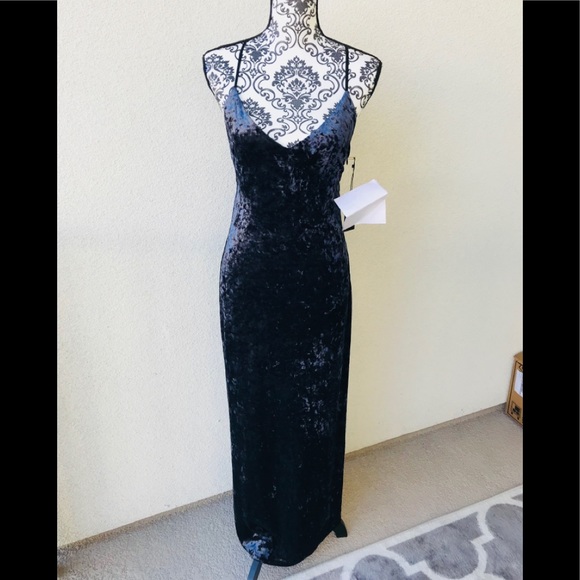 Dresses & Skirts - 🎈 Navy velvet long dress sexy back open NWT SP